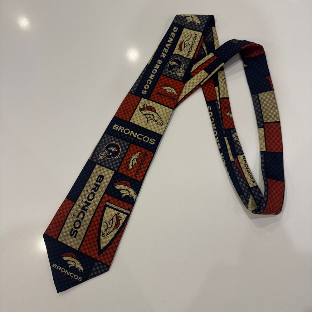 Vintage 100% silk NFL Denver Broncos Patterned Tie